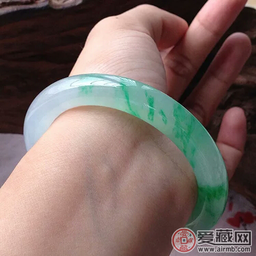 翡翠玉镯的鉴别技巧有哪些？ 