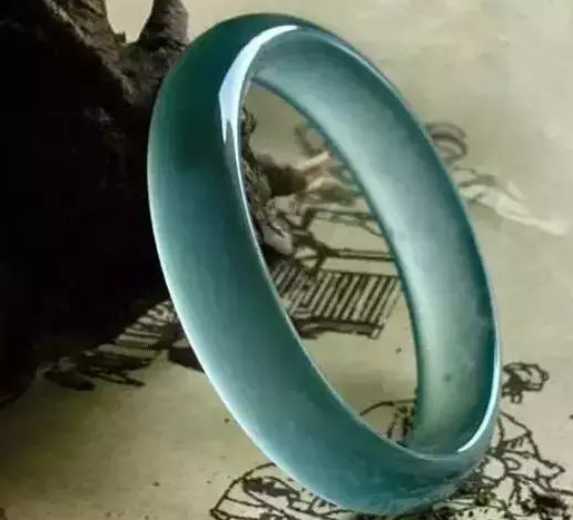 蓝水翡翠会成未来翡翠界的黑马吗？  第1张