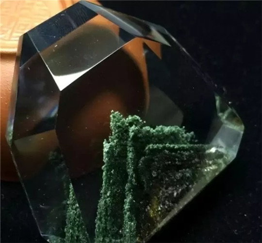 玉器和翡翠鉴别方法绿幽灵有哪几种？什么样的绿幽灵最好？  第3张