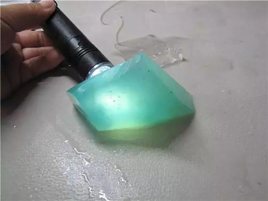 翡翠A货花件 金叶子这个网红玉石品种，真的不值钱  第8张