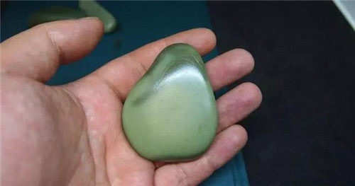 这些和田玉籽料当中的特色料，你了解吗？  第1张