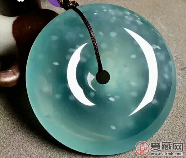 翡翠女项链真正玻璃种翡翠如何辨别 