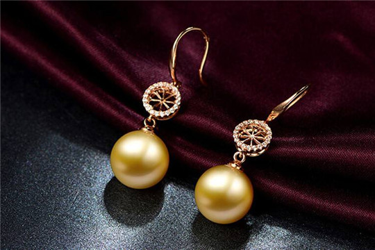 珠宝色彩的搭配需要注意什么？  第1张