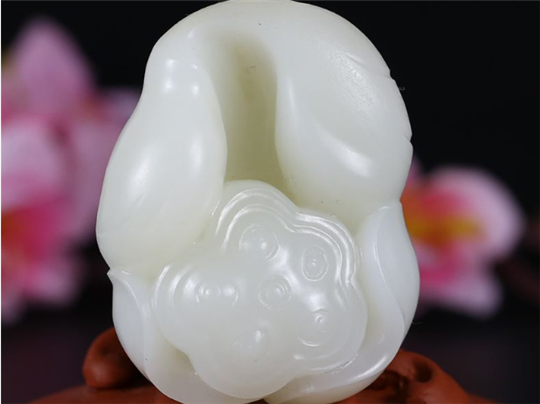 和田玉手把件能盘到包浆，这些技巧你get到了吗？  第1张