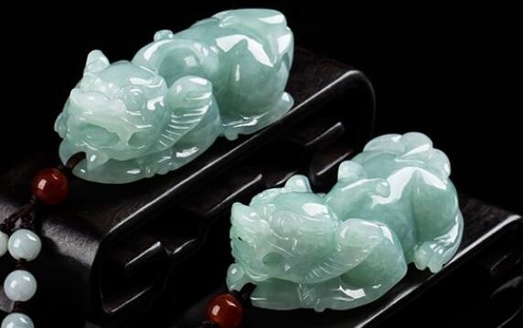 翡翠手镯a货带证翡翠貔貅不是人人都适合的，这些翡翠貔貅的寓意你不一定知道   第1张