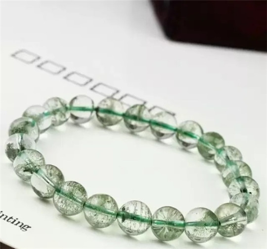 玉器和翡翠鉴别方法绿幽灵有哪几种？什么样的绿幽灵最好？  第6张