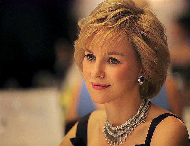 翡翠手镯c货价格查询女人戴珠宝和戴黄金首饰哪个更好？  第2张