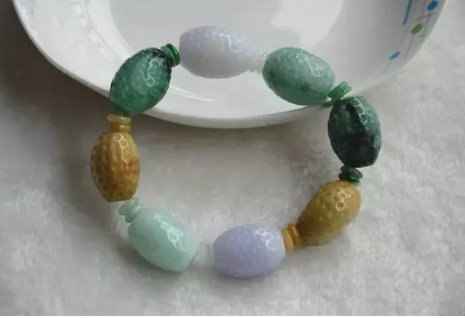 翡翠玉手串多少颗好 有哪些注重吗   第1张