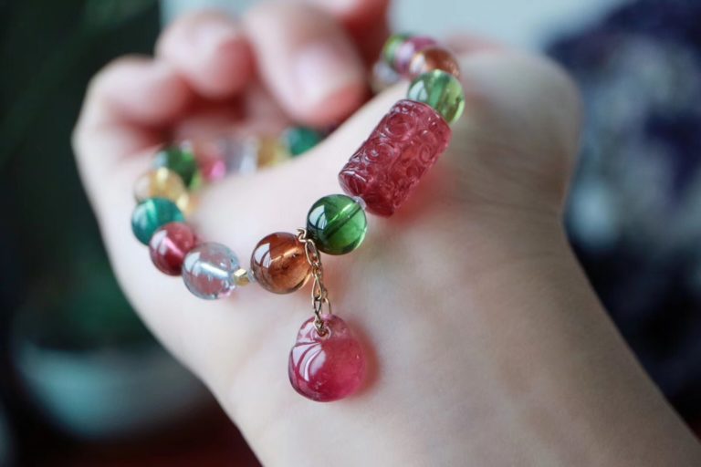 翡翠原石几年行情碧玺如果不消磁会怎样！  第5张