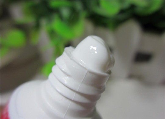 戴了几年的珠宝色泽暗淡无光，戴上去一点都不时尚，真想拿去洗洗！  第4张