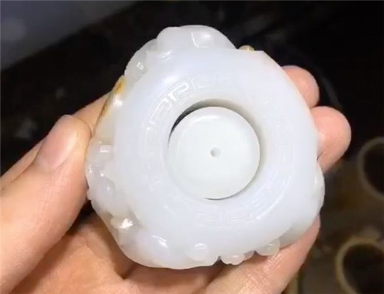 飘蓝花翡翠手镯好吗羊脂玉怎么判断成色？  第3张