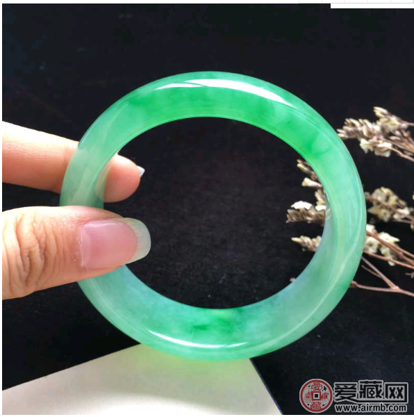 水种翡翠的价格是多少冰种翡翠多少钱？ 