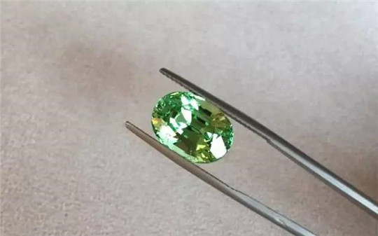 翠榴石价格为什么是石榴石家族中最贵的？  第1张