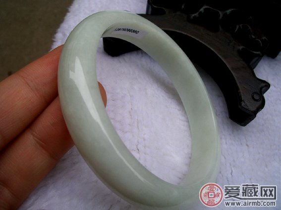 白翡翠手镯如何鉴定 