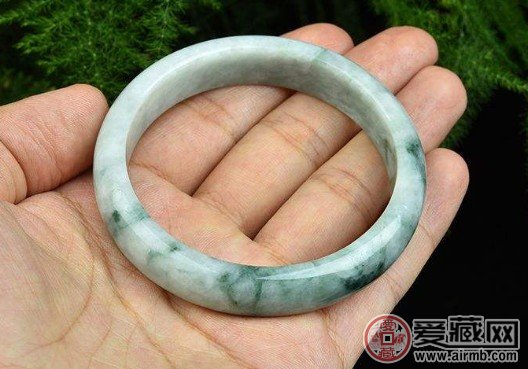 白翡翠糯种手镯怎么挑选 