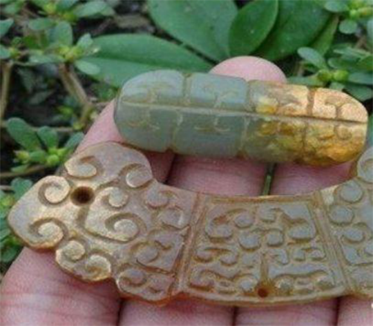 男子不经意捡到玉石,鉴定后没想到 第3张