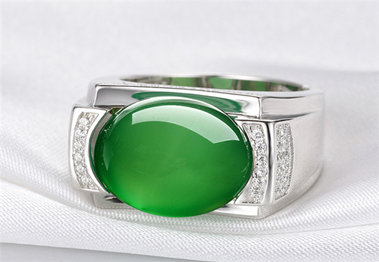 翡翠手镯盘玩绿玉髓与绿玛瑙有什么区别？  第1张