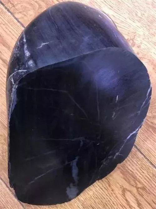 黑色翡翠手镯好么如何从和田玉颜色判断其收藏价值？  第3张