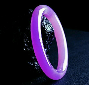 紫色翡翠的具体色调 哪种紫色翡翠价值最高 