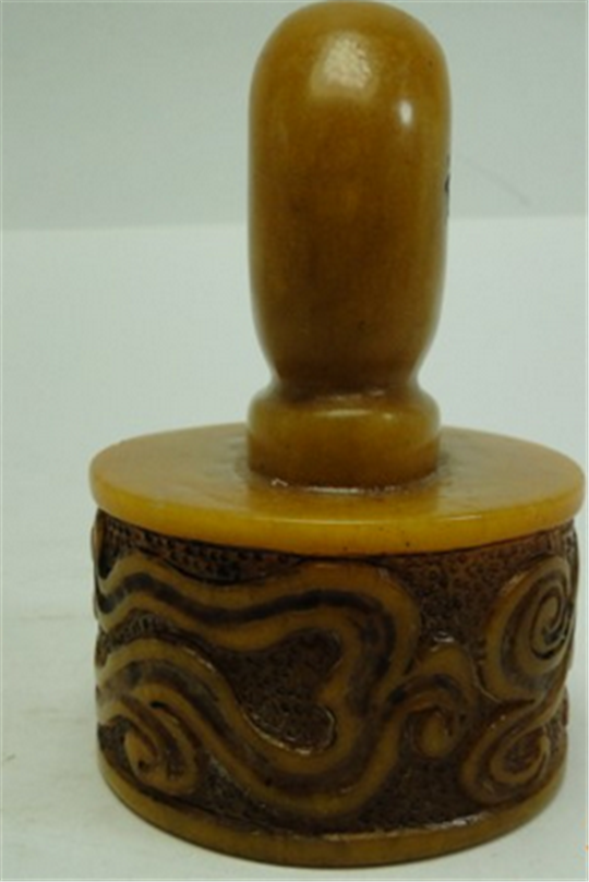 翡翠原石上的松花欣赏一波来自清代的老寿山石印章摆件  第5张