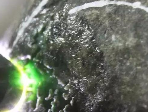 假翡翠原石特征翡翠原石如何解料才能利益最大化？  第1张