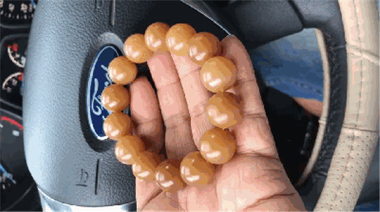 翡翠_手镯_心和田糖玉，你知道多少？它似红糖，是这样吗？  第6张