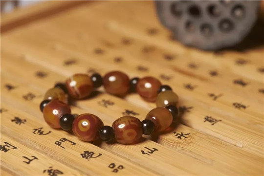 淘宝上买翡翠玉不是随便带的！佩戴玉石有哪些讲究？  第2张