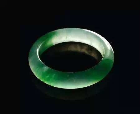 玉髓和翡翠哪个养人 如何鉴别真伪 