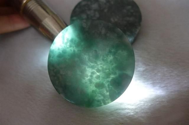 翡翠缅甸吧翡翠真假怎么鉴定？有哪些方法可以判断出翡翠的好坏？   第1张