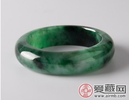 翡翠手镯为什么那么贵？翡翠手镯价格影响因素   第2张
