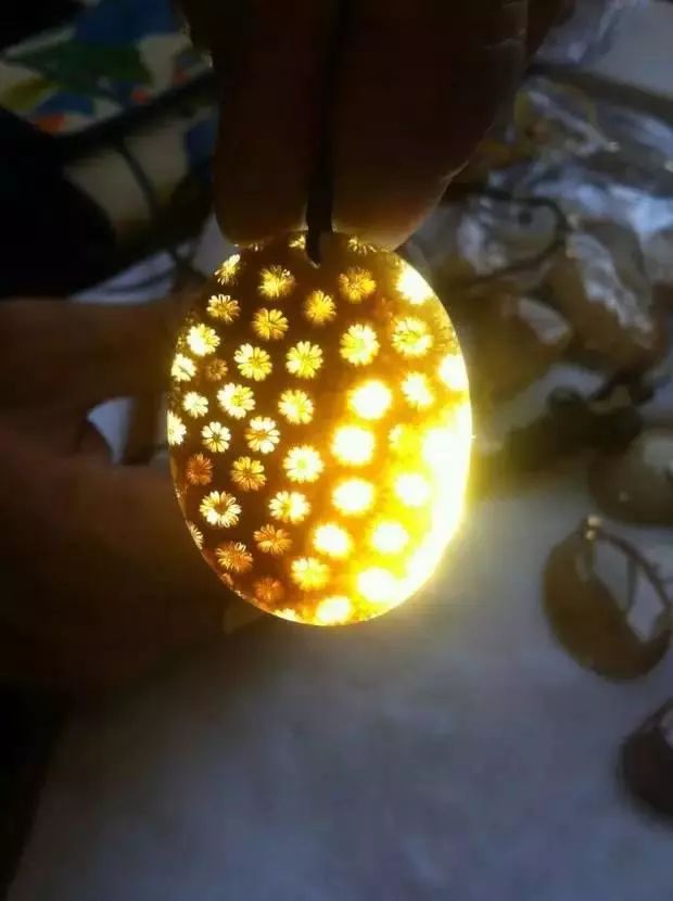 花色多样的珊瑚玉，哪个最好？  第3张