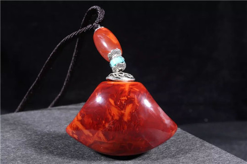 翡翠镶嵌镯子独一无二的火焰纹更有收藏价值  第1张