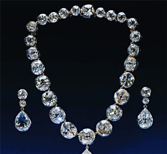 珠宝狂人玛丽皇后的珠宝套装，真是极致奢华！  第6张