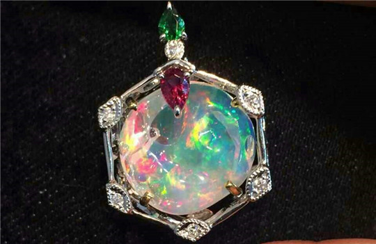 2017年缅甸翡翠欧泊石和蛋白石傻傻分不清？  第4张