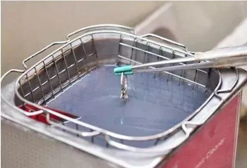 黄金、铂金钻戒戴久了，不如以前亮，怎么办？  第2张