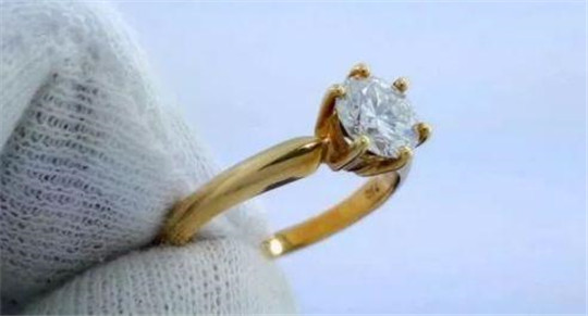 紫色翡翠戒指好看吗买钻戒要选四爪好还是六爪好？  第3张