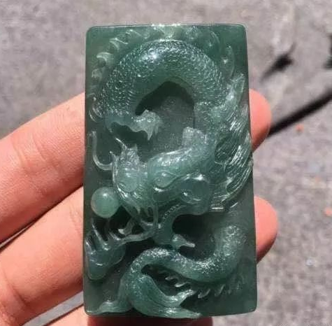 蓝水翡翠的价值如何？  第6张