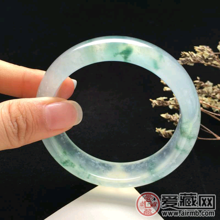 亚洲一号翡翠原石多少钱买的辨别水种翡翠有哪些办法？ 