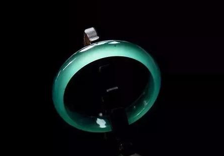 翡翠园价格它称为翡翠界的“蓝色妖姬”，据说未来10年可能比房子还要值钱  第9张