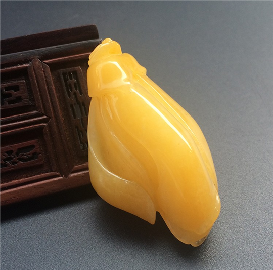 石化玉和翡翠玉的区别色彩丰富的金丝玉雕件，你见过吗？  第2张