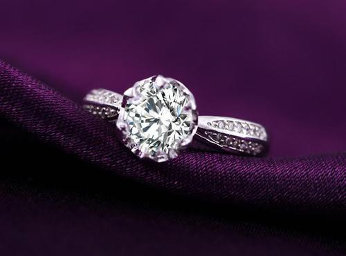 缅甸翡翠原石切开廯代图片这些首饰代表的寓意不同，可别买错了  第3张