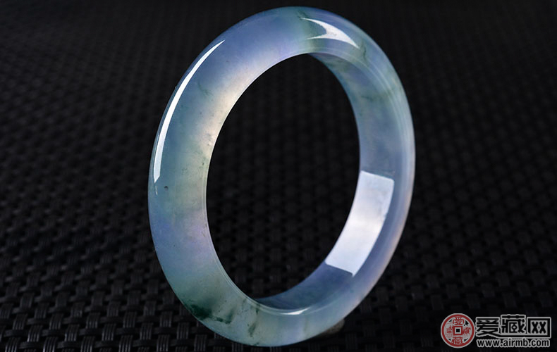 玉石项链如何挑选冰糯种的翡翠手镯 