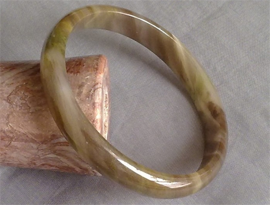 bc货翡翠鉴定特征独山玉手镯的市场价格如何？  第2张