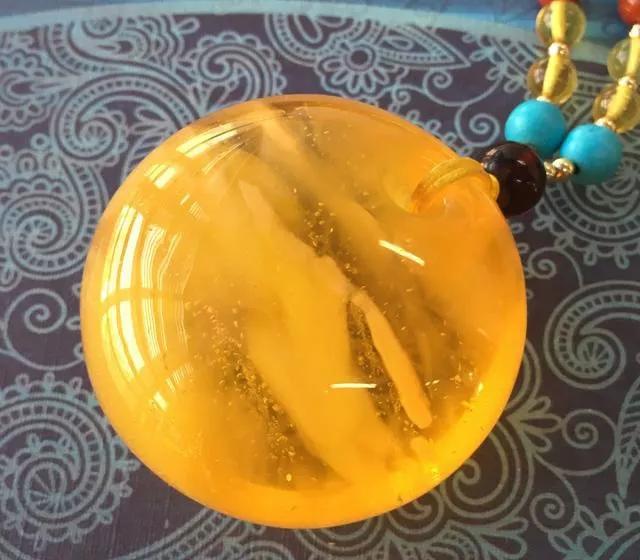 翡翠手镯 女人缅甸琥珀和波罗的海琥珀有哪些区别？  第4张
