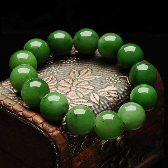 翡翠手镯铁锈线玉石的价格到底是怎么定的？  第1张