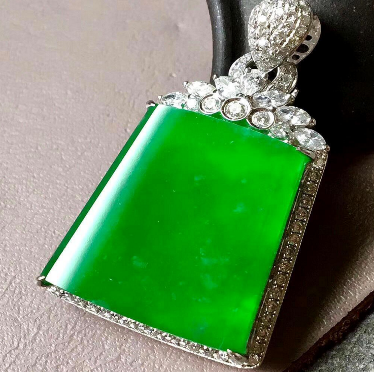 冰种翡翠吊坠价格表现如何，为什么人气这么高？  第1张