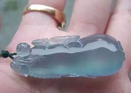 蓝水翡翠的价值如何？  第5张