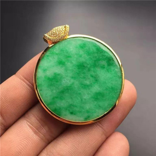 怎么到缅甸买翡翠原石缅甸翡翠与中国祖母绿优劣大pk！  第5张