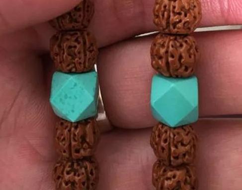 如果保养翡翠手镯绿松石黏手是怎么回事？  第3张