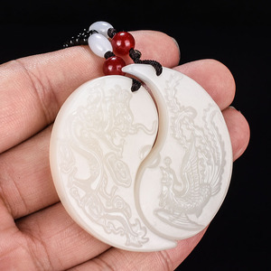 翡翠雕刻站观音玉器挂件用什么绳会比较好？有哪些需要注意的地方   第1张